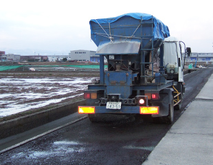 アスファルトデストリビューター